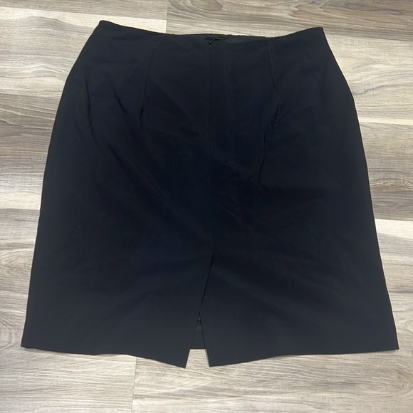 Laura black skirt size 14P - Picture 6 of 7